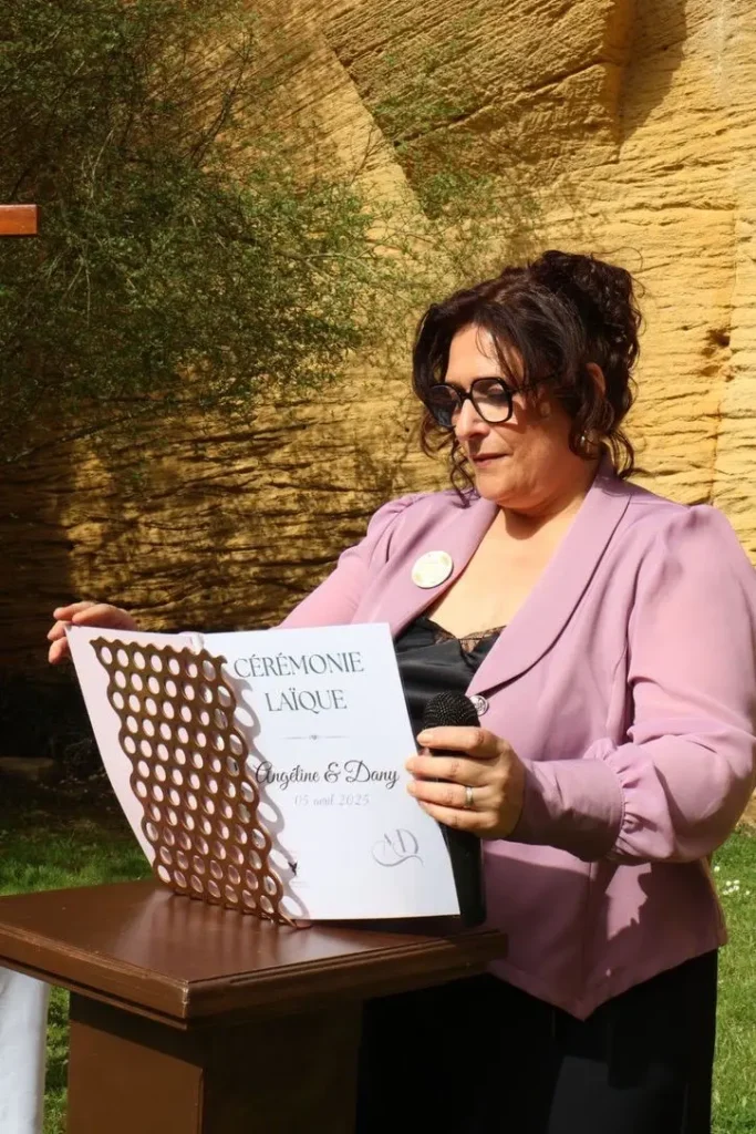 Stéphanie, officiante de Cérémonie Laïque en Maine et Loire